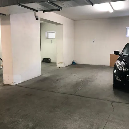 Comfortable Near Center *