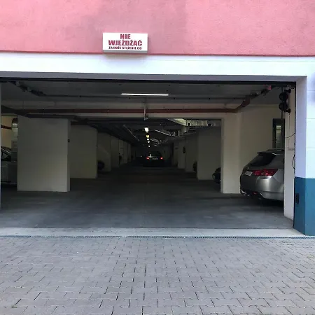 Comfortable Near Center *